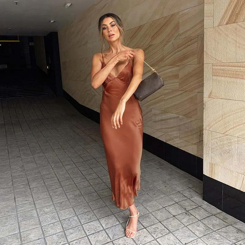 Ladies Dresses Summer Women New Sling Backless Fashion V-Neck Slim Stitching Solid Color Bag Hip Long Women Clothing Dress
Ladies Dresses Summer Women New Sling Backless Fashion V-Neck Slim Stitching Solid Color Bag Hip Long Women Clothing Dress
