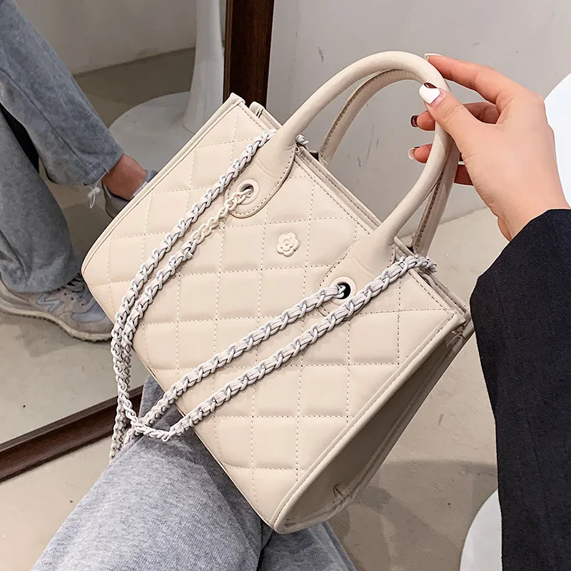 2021 Hot Sell Women Popular Large Capacity Hand Bag Shoulder Handbag Ladies Purses For Young Lady
2021 Hot Sell Women Popular Large Capacity Hand Bag Shoulder Handbag Ladies Purses For Young Lady