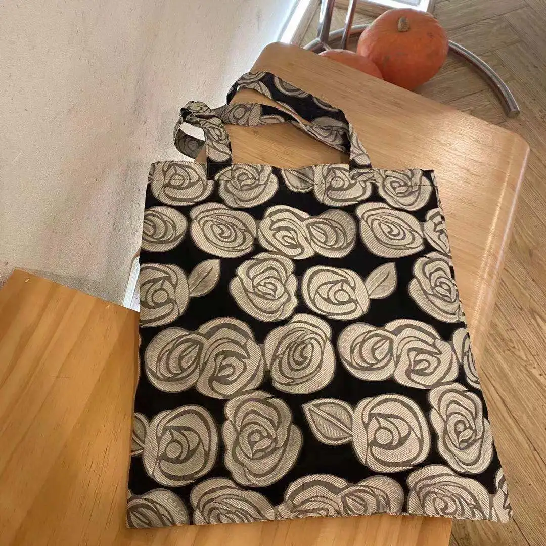 Wholesale vintage embossed rose print fashion ladies armpit bag cross body bag polyester large capacity tote shoulder bag, As pic show
Wholesale vintage embossed rose print fashion ladies armpit bag cross body bag polyester large capacity tote shoulder bag, As pic show