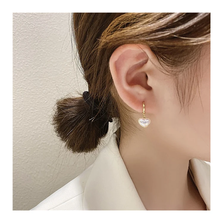 Fashionable Simple Love Pendant Earrings Korea Dongdaemun Pearl Love Pattern Romantic Jewelry, Pictures show
Fashionable Simple Love Pendant Earrings Korea Dongdaemun Pearl Love Pattern Romantic Jewelry, Pictures show