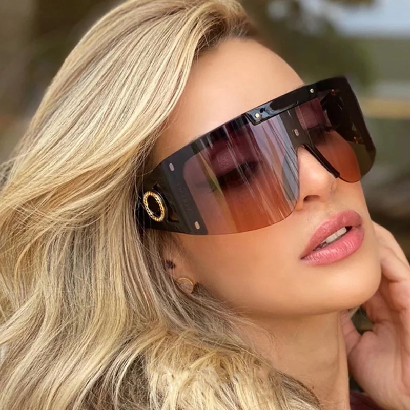 2021 Brand Design One Piece Lens Big Frame Shades Oversized Vintage Retro Sunglasses For Women Men
2021 Brand Design One Piece Lens Big Frame Shades Oversized Vintage Retro Sunglasses For Women Men