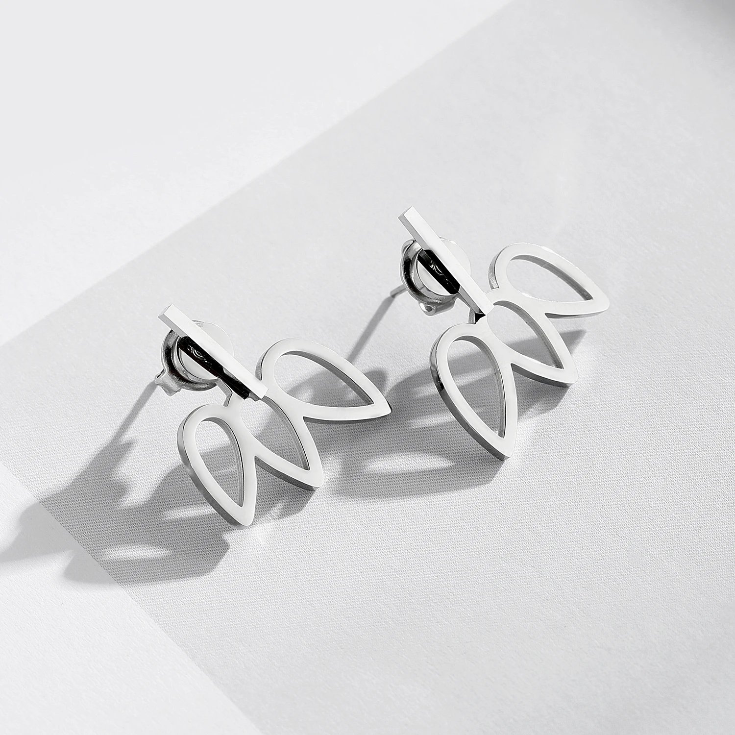 Fashion Women Stainless Steel Earrings Anti-allergic Flower Shape Earrings Hollow Leaf Stud Earrings Jewelry
Fashion Women Stainless Steel Earrings Anti-allergic Flower Shape Earrings Hollow Leaf Stud Earrings Jewelry