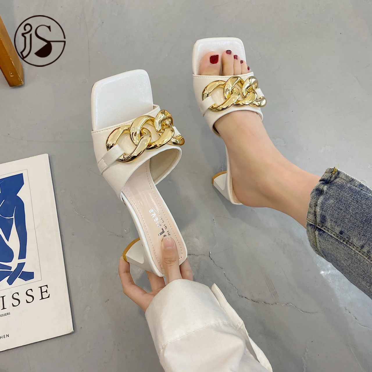 2021 fashion metal button ladies shoes colorful casual slippers height increasing women shoes, Customized color
2021 fashion metal button ladies shoes colorful casual slippers height increasing women shoes, Customized color