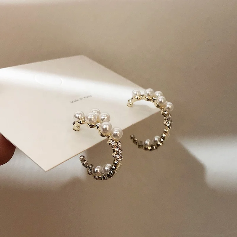 Korean New Handmade Elegant Pearl Crystal Cute Hoop Earrings For Women Students Circle Boucle d'oreille Jewelry Gifts
Korean New Handmade Elegant Pearl Crystal Cute Hoop Earrings For Women Students Circle Boucle d'oreille Jewelry Gifts