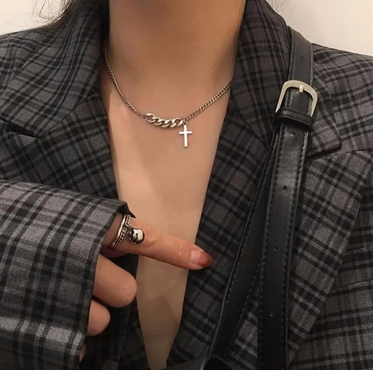 Cross necklace female short sweater chain net red ins pendant surgical stainless steel jewelry high-end clavicle chain
Cross necklace female short sweater chain net red ins pendant surgical stainless steel jewelry high-end clavicle chain