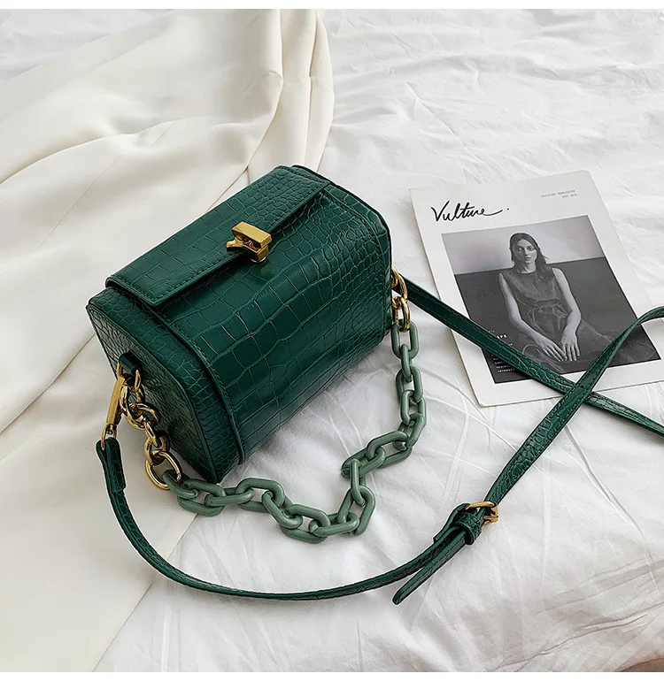 Fashion Girl acrylic Western style small square bag Internet celebrity portable shoulder messenger bag, Pink black red khaki green blue
Fashion Girl acrylic Western style small square bag Internet celebrity portable shoulder messenger bag, Pink black red khaki green blue