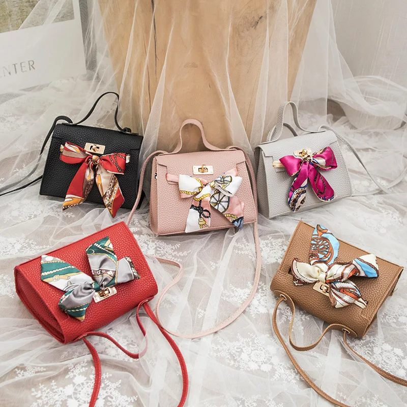 Wholesale Bowknot Ladies Fashion Crossbody Bag Custom Casual Women Mini Bags Purses and Handbags
Wholesale Bowknot Ladies Fashion Crossbody Bag Custom Casual Women Mini Bags Purses and Handbags