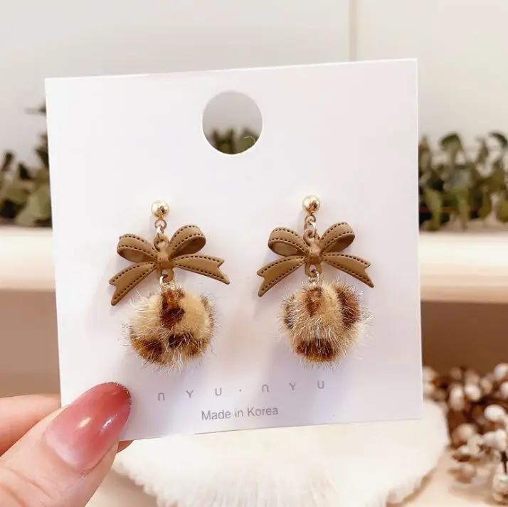 New Bowknot Leopard Hair Ball Earrings S925 Silver Post Temperament Cute Hairy Earrings Women
New Bowknot Leopard Hair Ball Earrings S925 Silver Post Temperament Cute Hairy Earrings Women