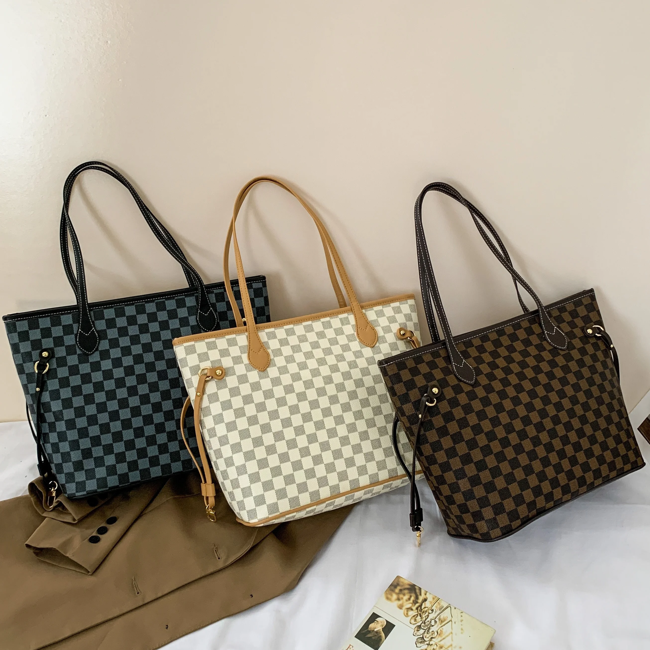 Drop Shipping fashion plaid European and American large-capacity PU shoulder bag, White,black,coffee
Drop Shipping fashion plaid European and American large-capacity PU shoulder bag, White,black,coffee