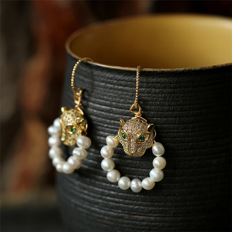 Long creative earrings 14K gold plated freshwater pearl leopard head earrings for women
Long creative earrings 14K gold plated freshwater pearl leopard head earrings for women