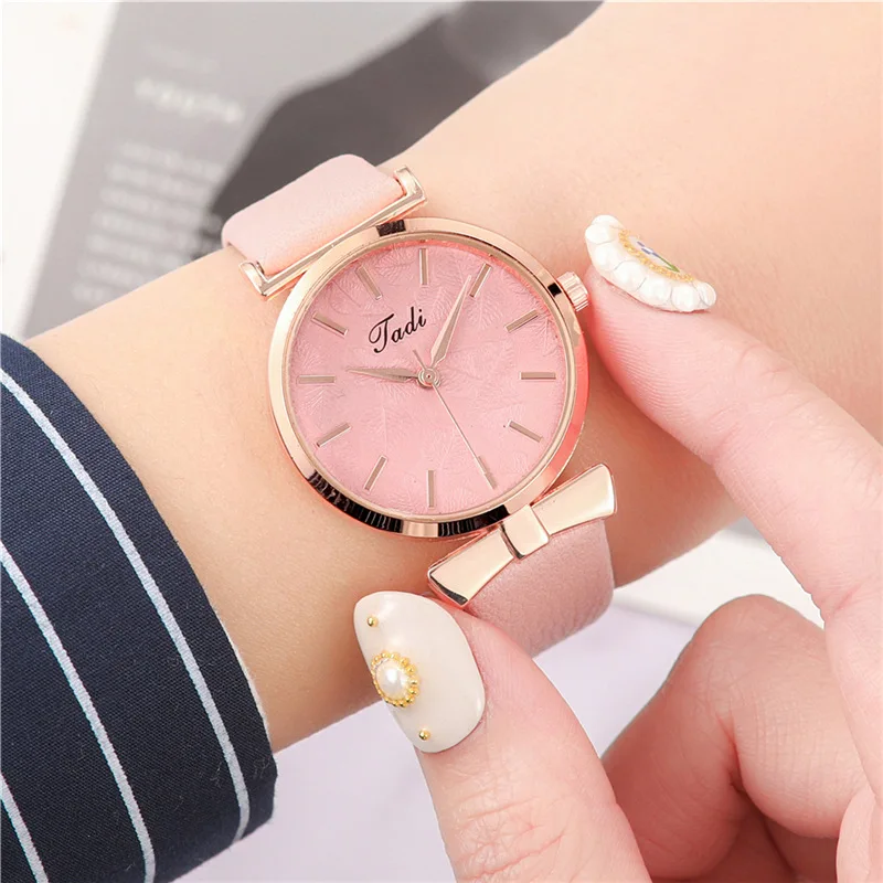 2021 wholesale Leather wristwatch wrist Quartz ladies luxury cheap watches for women, Picture
2021 wholesale Leather wristwatch wrist Quartz ladies luxury cheap watches for women, Picture