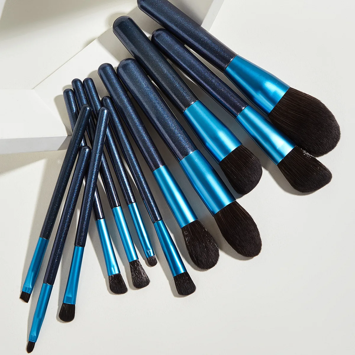 12 pcs modern Blue Make-up Brushes set cosmetic tool brush custom logo makeup brushes
12 pcs modern Blue Make-up Brushes set cosmetic tool brush custom logo makeup brushes