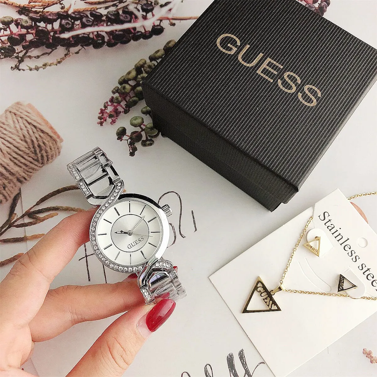 Hot Brand Luxury Women Watches Fashion Stainless Steel Band Quartz Sport Watch Crystal Ladies Wrist Watch, Black
Hot Brand Luxury Women Watches Fashion Stainless Steel Band Quartz Sport Watch Crystal Ladies Wrist Watch, Black