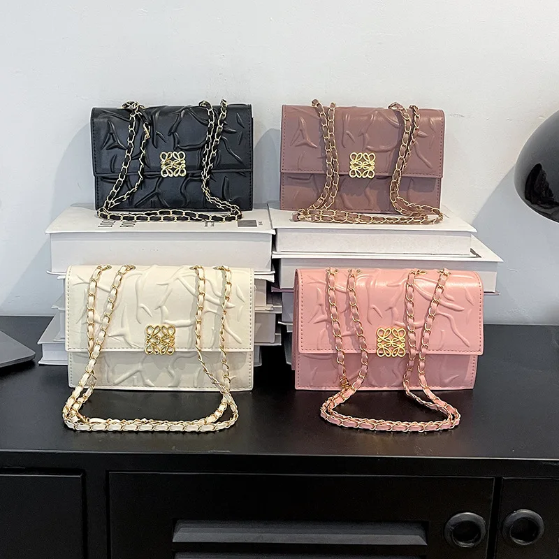 2024 New Personalized Indentation Small Square Bag Solid Color Shoulder Bag Fashion Crossbody Bag
2024 New Personalized Indentation Small Square Bag Solid Color Shoulder Bag Fashion Crossbody Bag