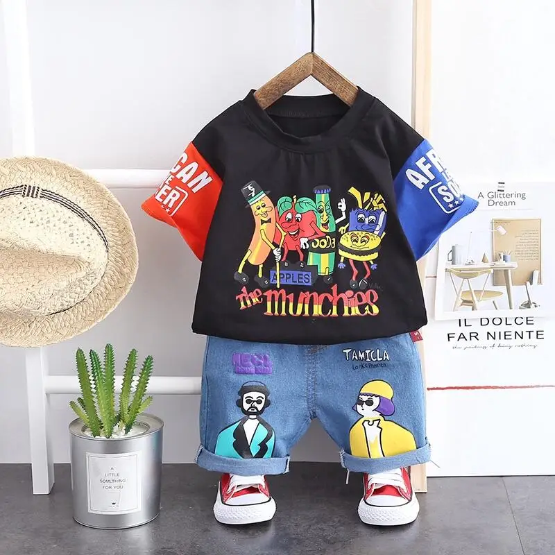 Summer 0-5 year old suit boy fashion T-shirt cotton two-color stitching graffiti T-shirt + two-piece Korean handsome denim short
Summer 0-5 year old suit boy fashion T-shirt cotton two-color stitching graffiti T-shirt + two-piece Korean handsome denim short