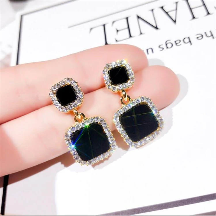 Korean fashion jewelry 925 silver needle earrings black square earrings shiny crystal ladies ear clips, As the picture show
Korean fashion jewelry 925 silver needle earrings black square earrings shiny crystal ladies ear clips, As the picture show