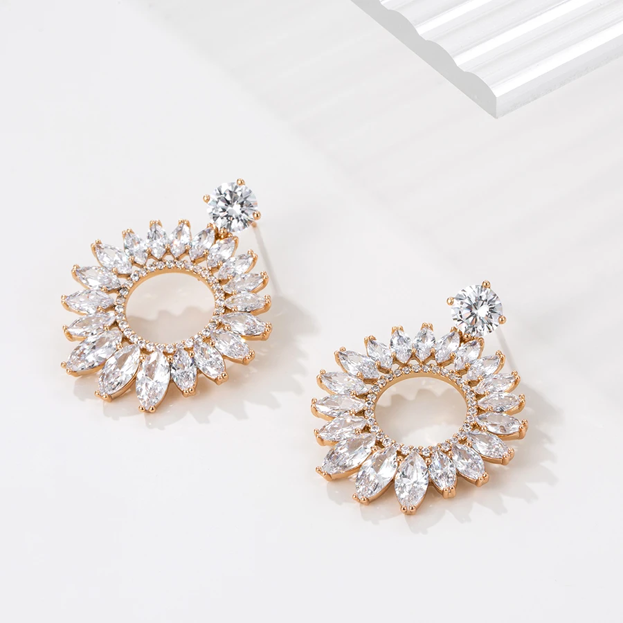 X000689136 XUPING Jewelry Exquisite Flower Transparent Crystals Jewelry Earrings Women Luxury Fine Jewelry Earrings
X000689136 XUPING Jewelry Exquisite Flower Transparent Crystals Jewelry Earrings Women Luxury Fine Jewelry Earrings