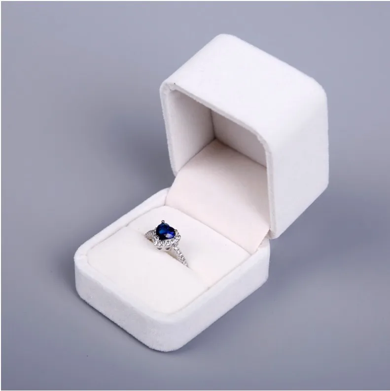 White Custom Romantic Sweet Luxury Small Velvet Engagement Ring Box Ring Jewelry Box
White Custom Romantic Sweet Luxury Small Velvet Engagement Ring Box Ring Jewelry Box