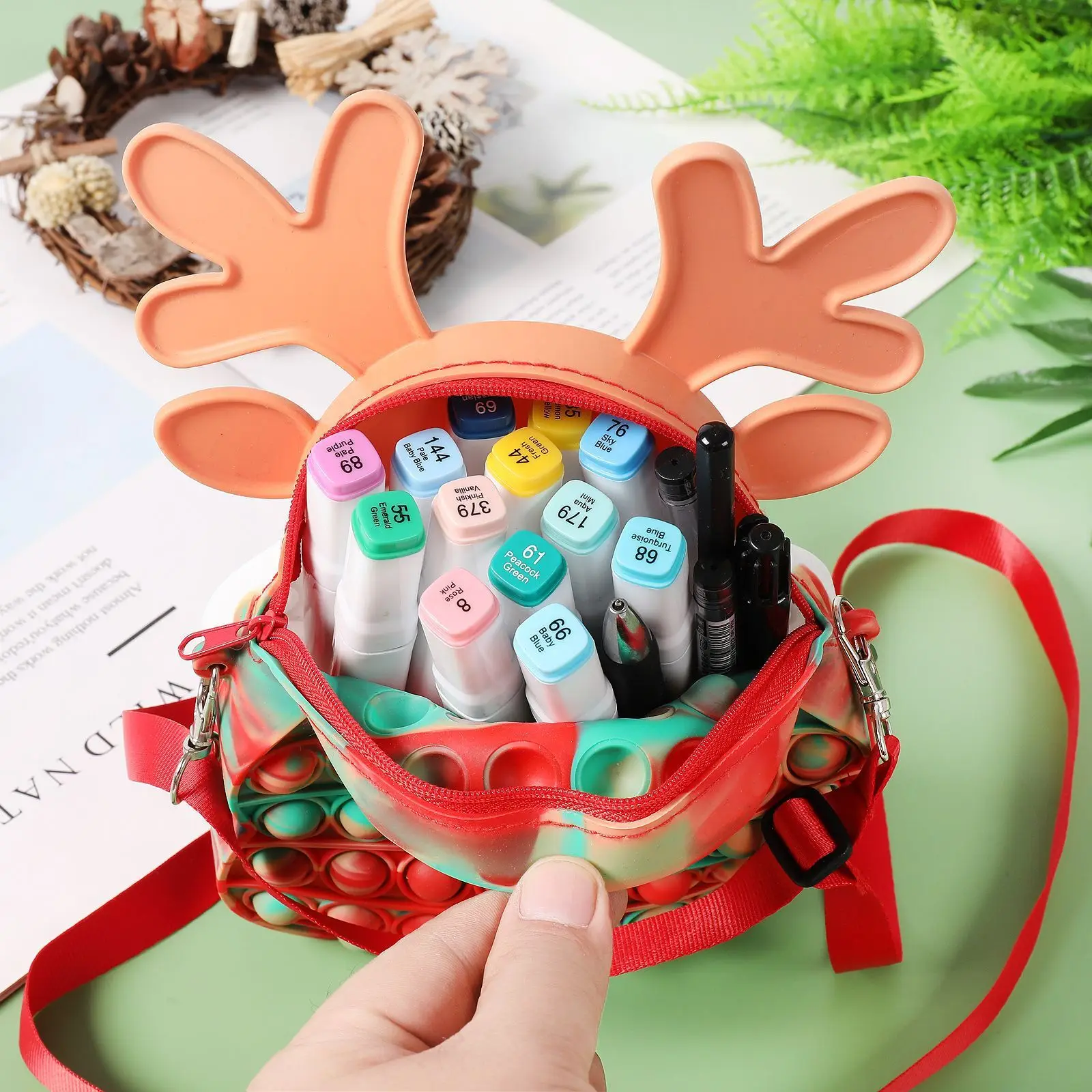 2021 Hot Sale Fashion Little Girl Christmas Pop it Kid Cute Chain Silicone Pop It Kid Moose Purse And Handbags, Customized color
2021 Hot Sale Fashion Little Girl Christmas Pop it Kid Cute Chain Silicone Pop It Kid Moose Purse And Handbags, Customized color