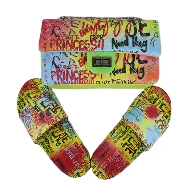 2021 new female sandal color graffiti bag with color graffiti slippers set European and American ladies outdoor slippers, As shown in figure
2021 new female sandal color graffiti bag with color graffiti slippers set European and American ladies outdoor slippers, As shown in figure