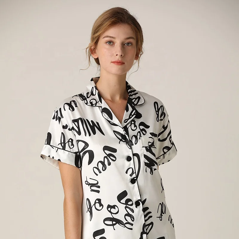 ladies adult customizable silk pajamas short sets women two piece short set Breathable pajama sleeve sleepwear
ladies adult customizable silk pajamas short sets women two piece short set Breathable pajama sleeve sleepwear