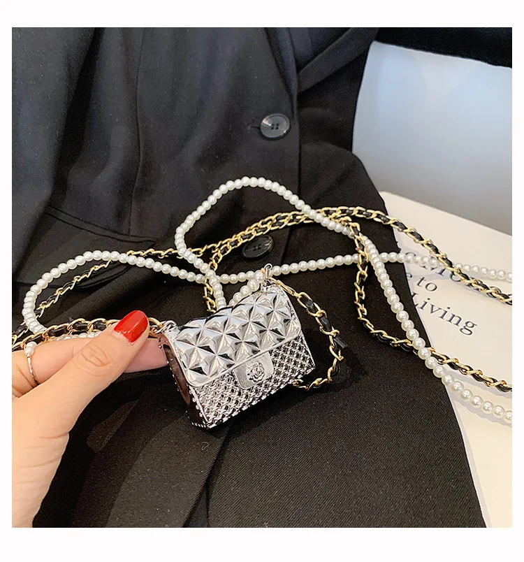 Luxury Designer Inspired Pearl Shoulder Chain Handbag Mini Metal Trunk Pouch Headset Case Hollow Out Cute Small Box Bag
Luxury Designer Inspired Pearl Shoulder Chain Handbag Mini Metal Trunk Pouch Headset Case Hollow Out Cute Small Box Bag