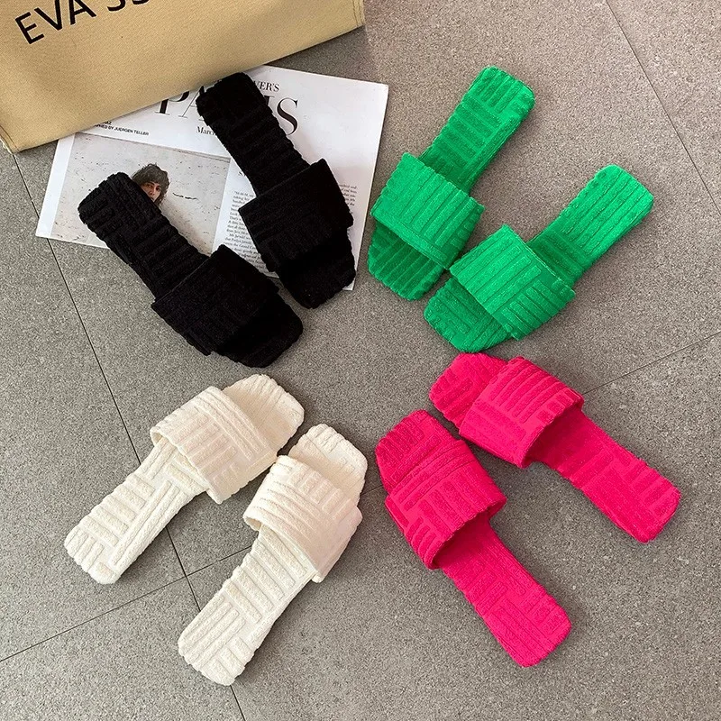 Foreign trade plush slippers women's 2022 autumn and winter new towel cloth green outer wear fashion flip flops
Foreign trade plush slippers women's 2022 autumn and winter new towel cloth green outer wear fashion flip flops
