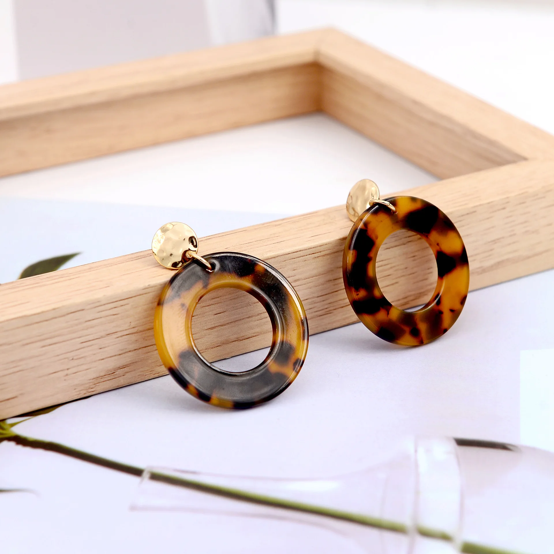 Amazon Hot Selling Multicolor Acetate Round Circle Pendant Earrings Hollow Round Acrylic Earring
Amazon Hot Selling Multicolor Acetate Round Circle Pendant Earrings Hollow Round Acrylic Earring