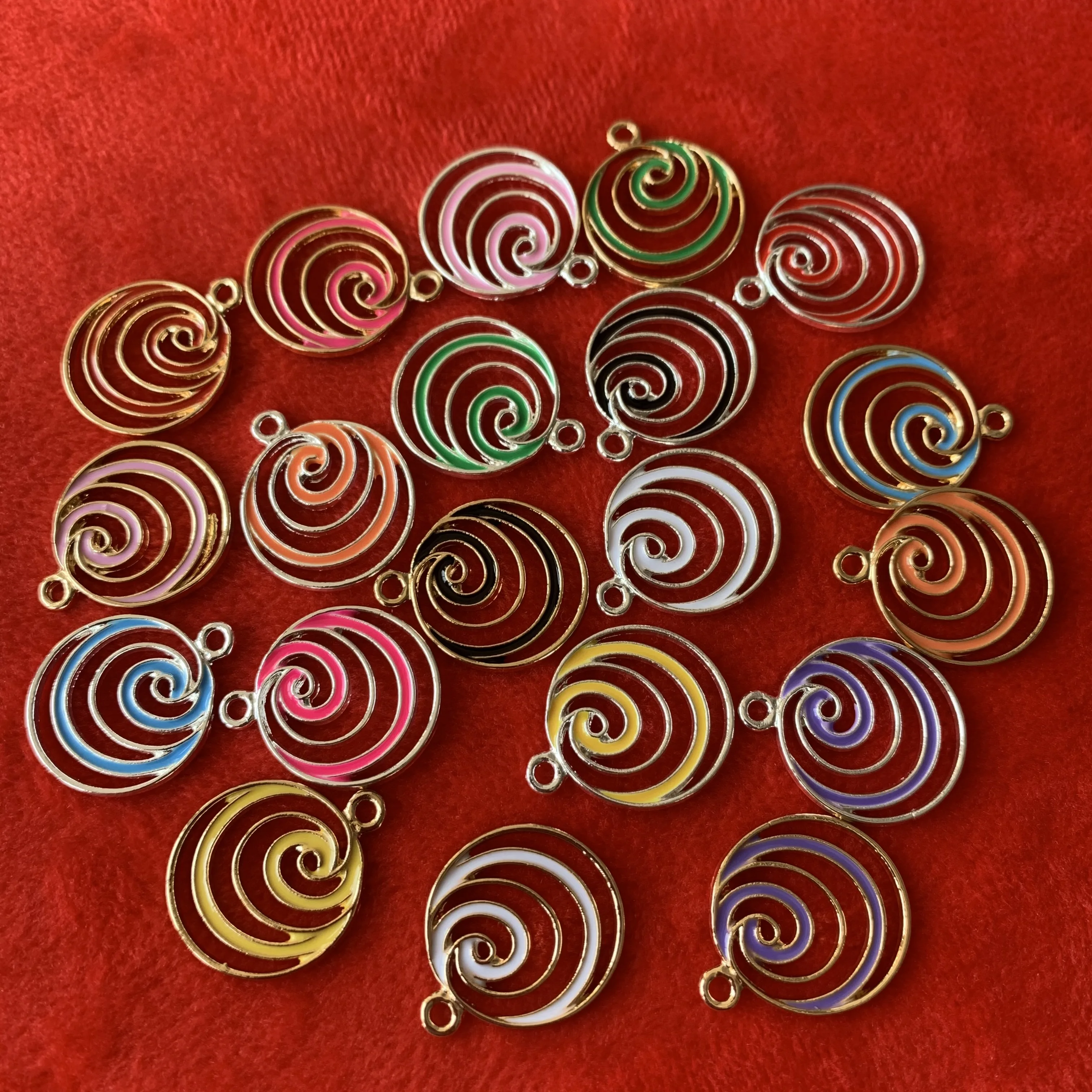 2021 new design color enamel filigree cloud charms for DIY bracelet hollow filigree geometry charms for jewelry making
2021 new design color enamel filigree cloud charms for DIY bracelet hollow filigree geometry charms for jewelry making