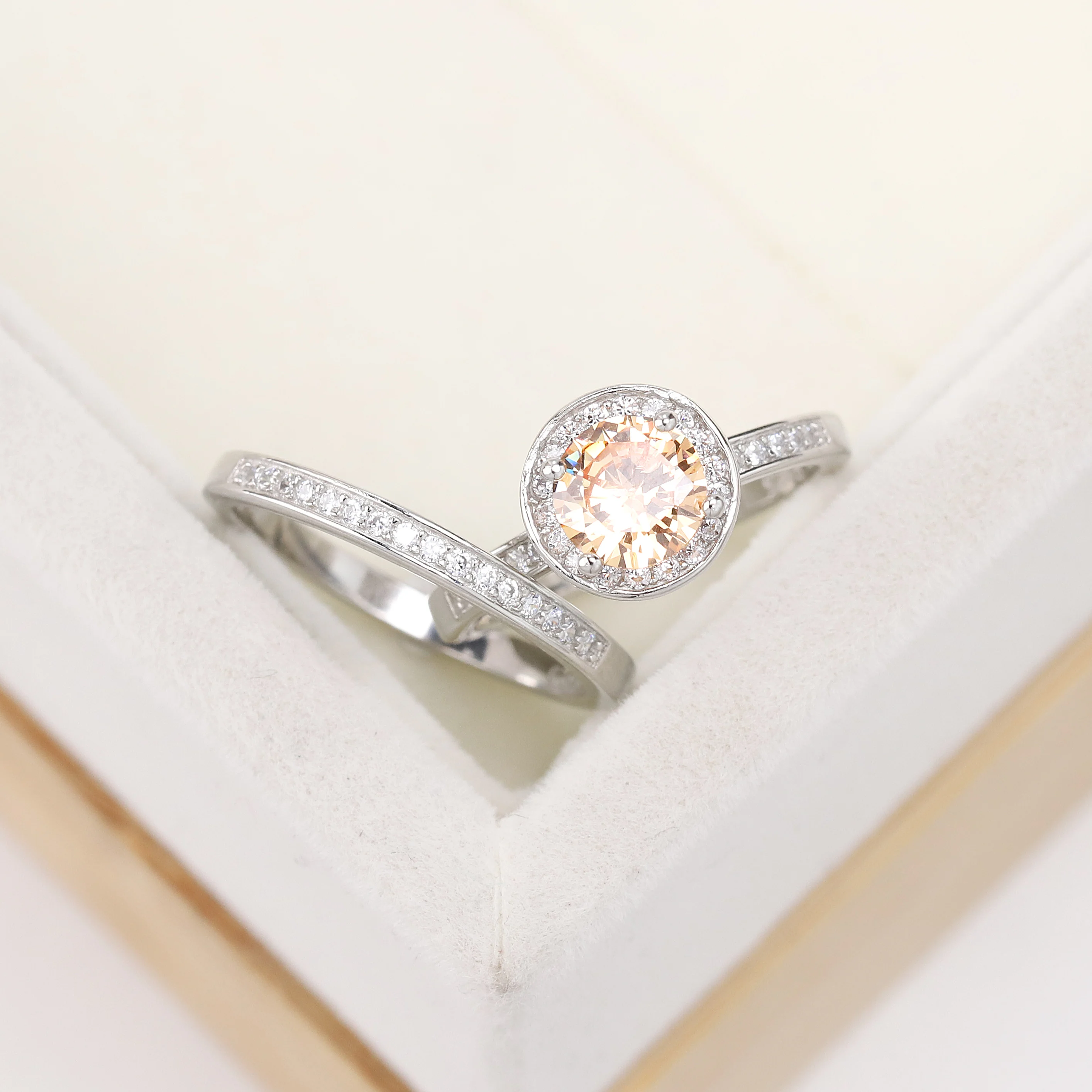 Best selling S925 pure silver gilded fashion luxury pair ring row diamond champagne white stone jewelry women's gift
Best selling S925 pure silver gilded fashion luxury pair ring row diamond champagne white stone jewelry women's gift