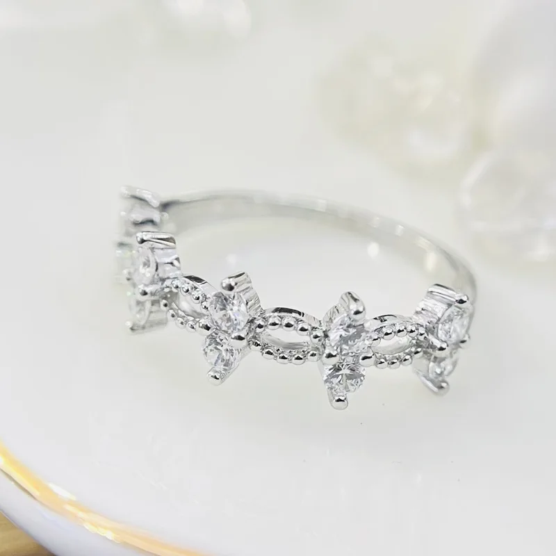 New style wedding dress lace beaded women's diamond ring beautiful zircon white gold high quality small ring, White color
New style wedding dress lace beaded women's diamond ring beautiful zircon white gold high quality small ring, White color