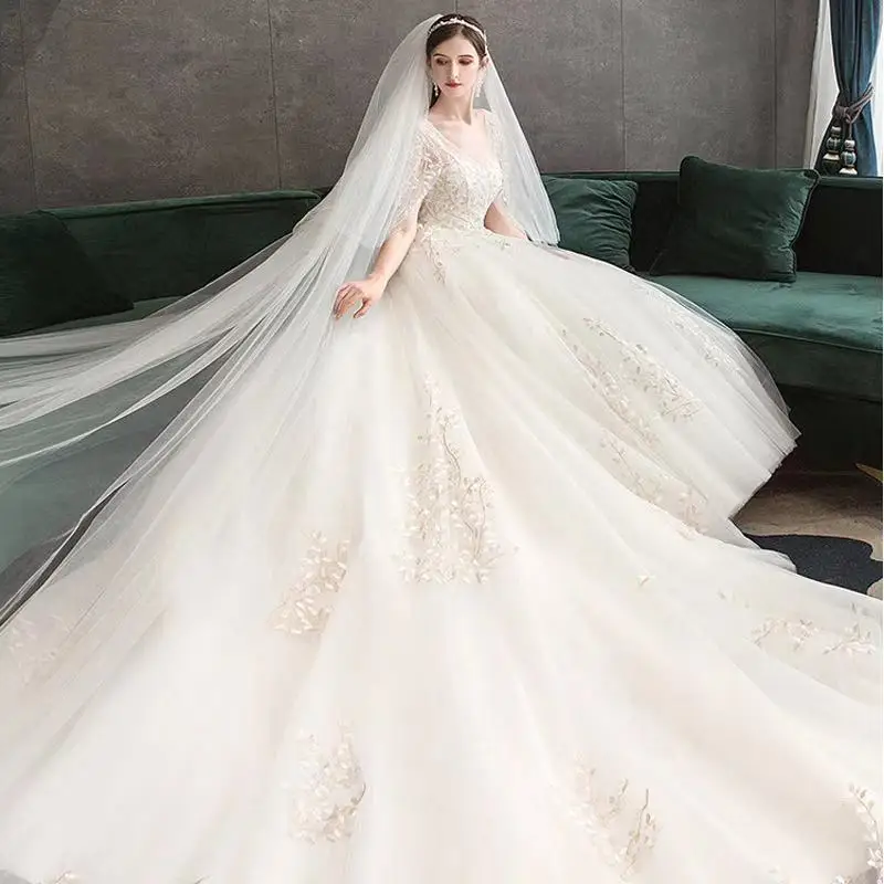 The factory supplies new plus-size wedding dresses with train and fancy luxury women dresses in 2020
The factory supplies new plus-size wedding dresses with train and fancy luxury women dresses in 2020