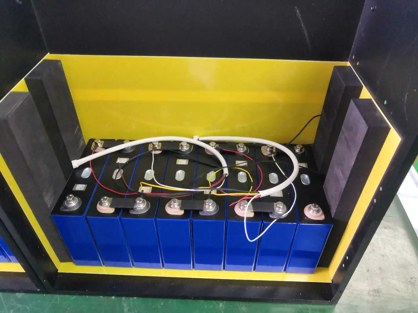 3.2v310ah prismatische Batterie des Lithium-LiFePO4 für Unterhaltungselektronik 8
