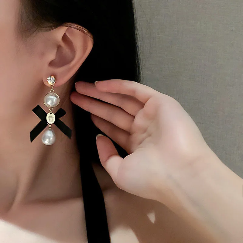 Fashion Personality Asymmetric 925 Silver Needle Earrings Bow Long Earrings Pearl Tassel Earrings
Fashion Personality Asymmetric 925 Silver Needle Earrings Bow Long Earrings Pearl Tassel Earrings