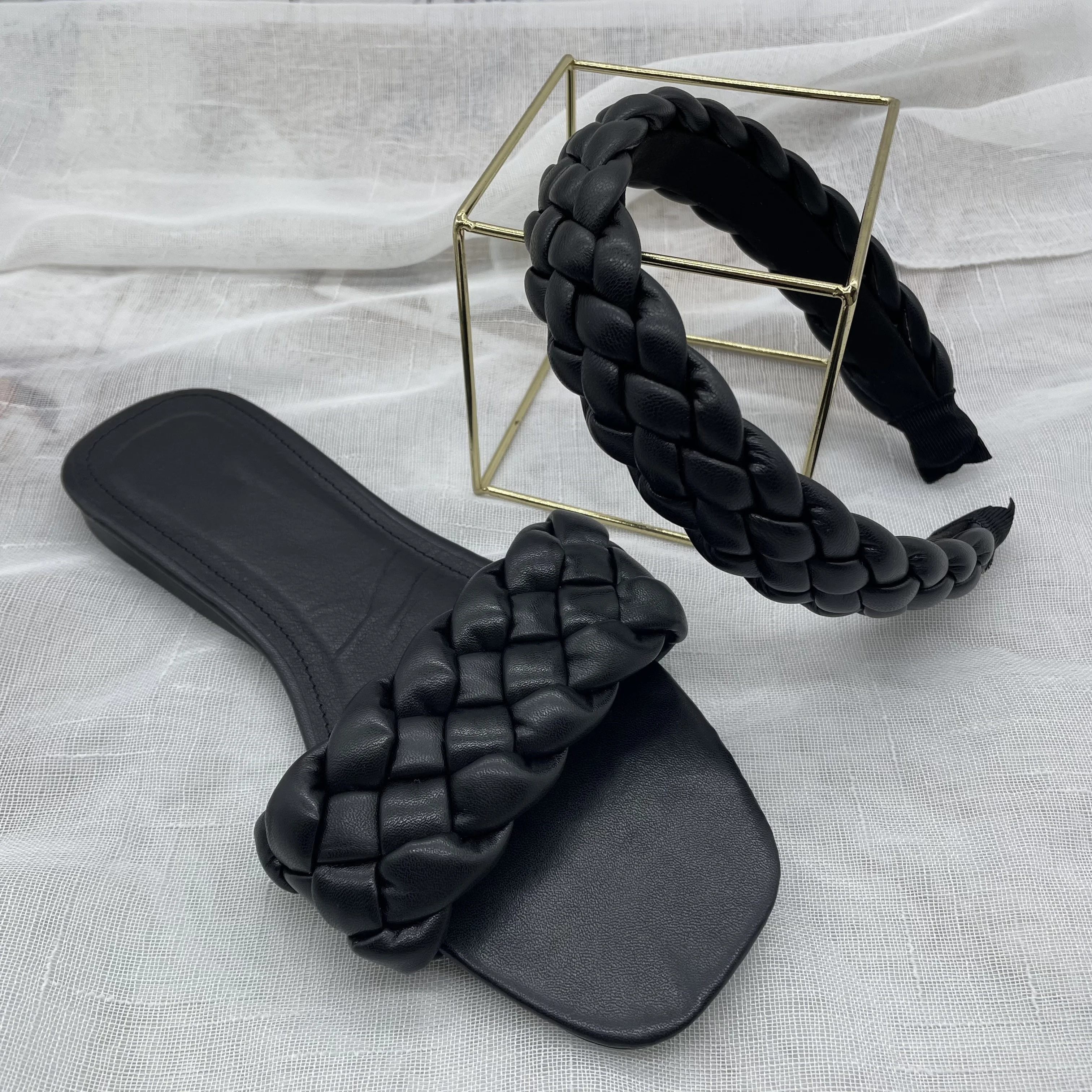 2021 New arrival women summer shoes set candy color PU leather twist braid headbands and slipper set
2021 New arrival women summer shoes set candy color PU leather twist braid headbands and slipper set