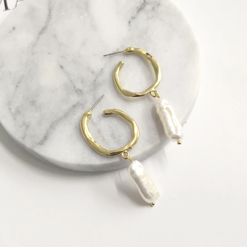 

Irregular Freshwater Pearl Hoop Earrings for Women Geometric Circle Charms Earrings Small Hoops Wedding Earrings Wholesale