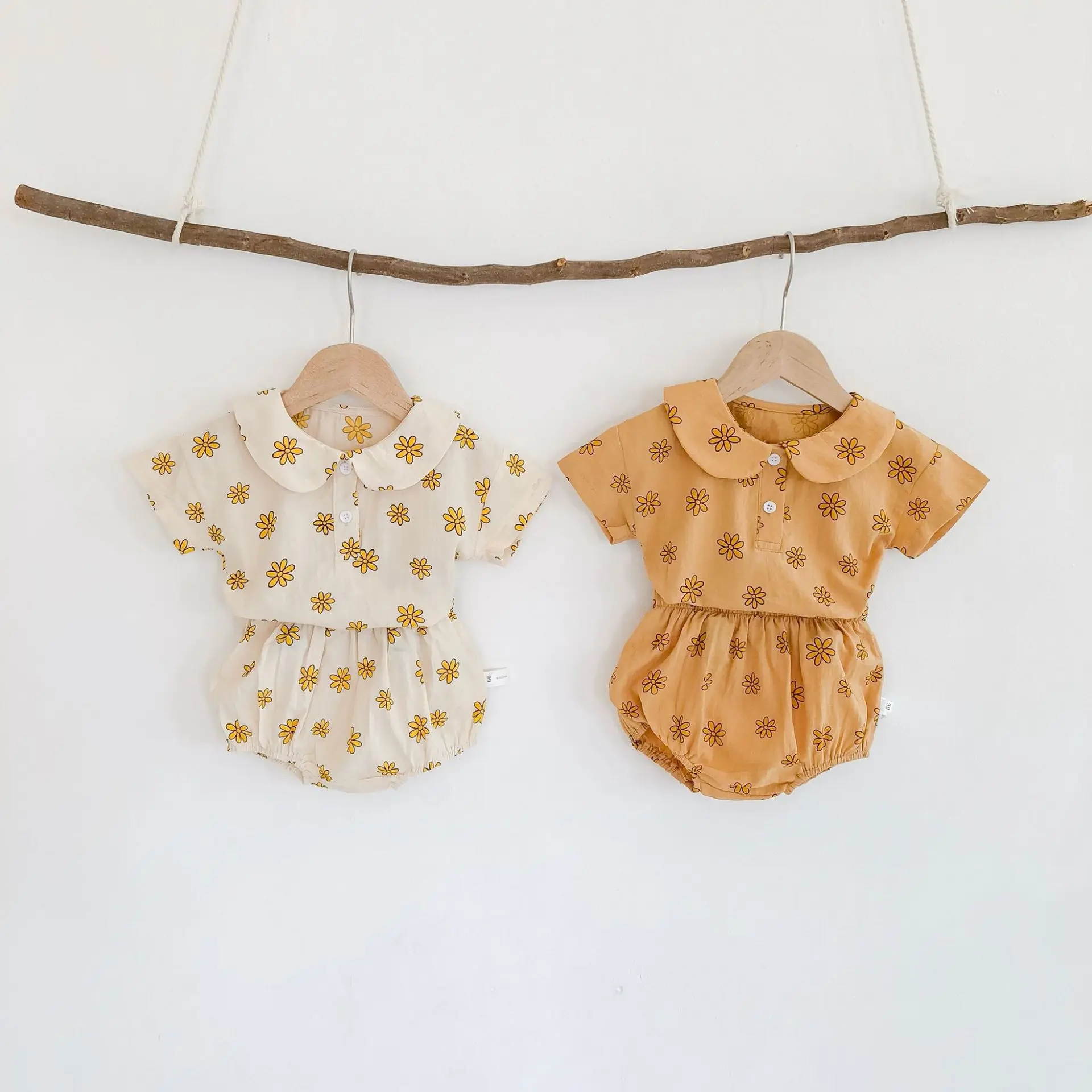 Summer Unisex Small Floral Doll Collar Short Sleeve Top Pants New Born Baby 2 Piece Set
Summer Unisex Small Floral Doll Collar Short Sleeve Top Pants New Born Baby 2 Piece Set