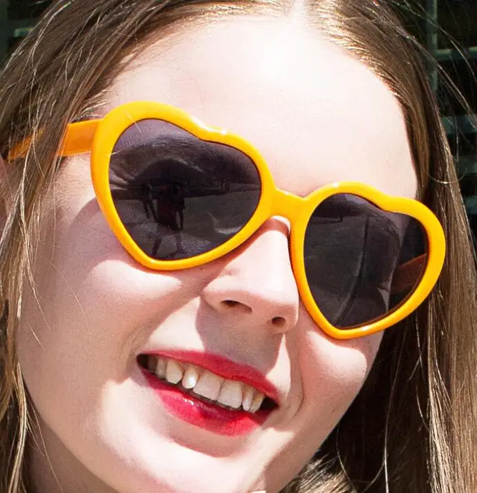 Women Cute Sexy Sun Glasses Fashion Love Heart Sunglasses Brand Designer Retro Vintage Cheap Sun Glasses Red Shades
Women Cute Sexy Sun Glasses Fashion Love Heart Sunglasses Brand Designer Retro Vintage Cheap Sun Glasses Red Shades