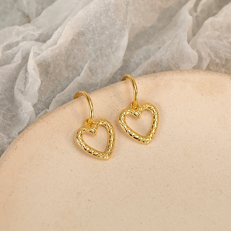 VIANRLA 925 sterling silver vintage heart shape drop earring for mother or girlfriend
VIANRLA 925 sterling silver vintage heart shape drop earring for mother or girlfriend