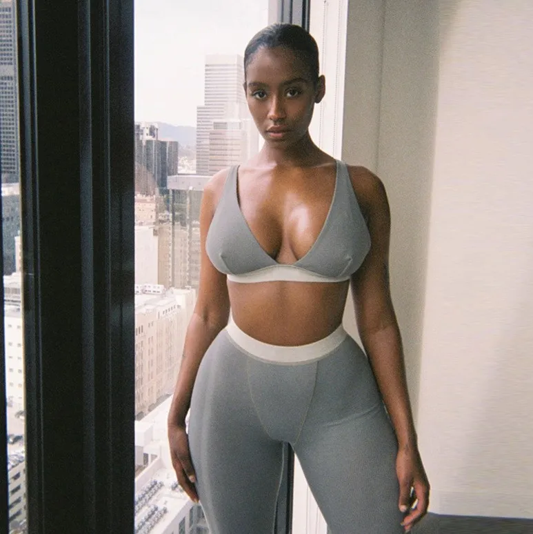 High Quality Ribbed V Neck Women Fitness Sports Suits Tracksuit 2 Pieces Yoga Seamless Set
High Quality Ribbed V Neck Women Fitness Sports Suits Tracksuit 2 Pieces Yoga Seamless Set