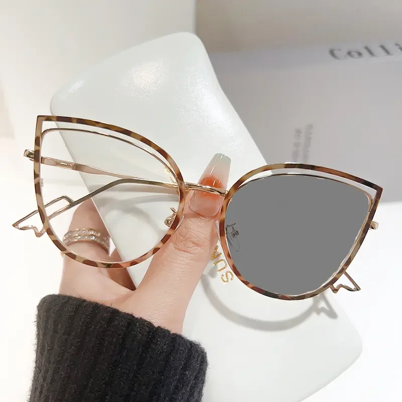 95597 Trend Luxury Photochromic Glasses Women's Rimless Metal Frame Eyeglasses Frame Blue Light Blocking CatEye Glasses
95597 Trend Luxury Photochromic Glasses Women's Rimless Metal Frame Eyeglasses Frame Blue Light Blocking CatEye Glasses