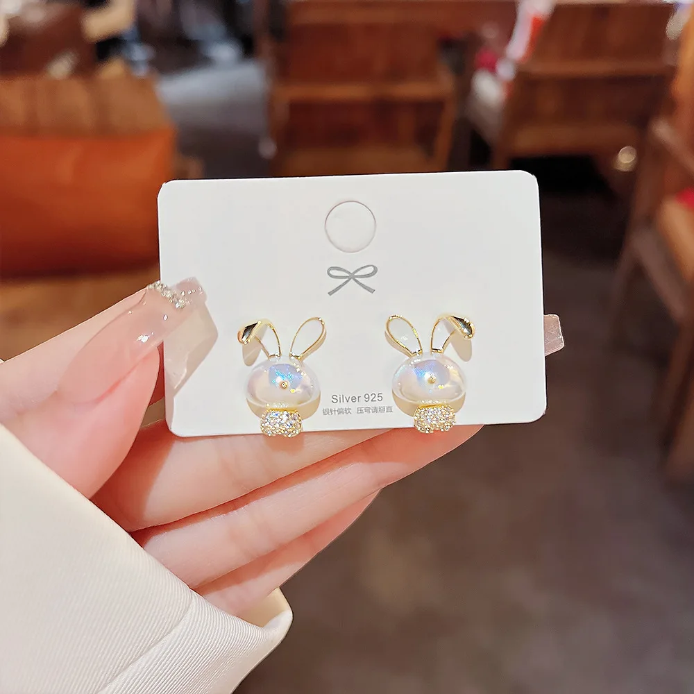 GT 925 silver needle rabbit earrings red jewelry popular earrings temperament sweet earrings
GT 925 silver needle rabbit earrings red jewelry popular earrings temperament sweet earrings