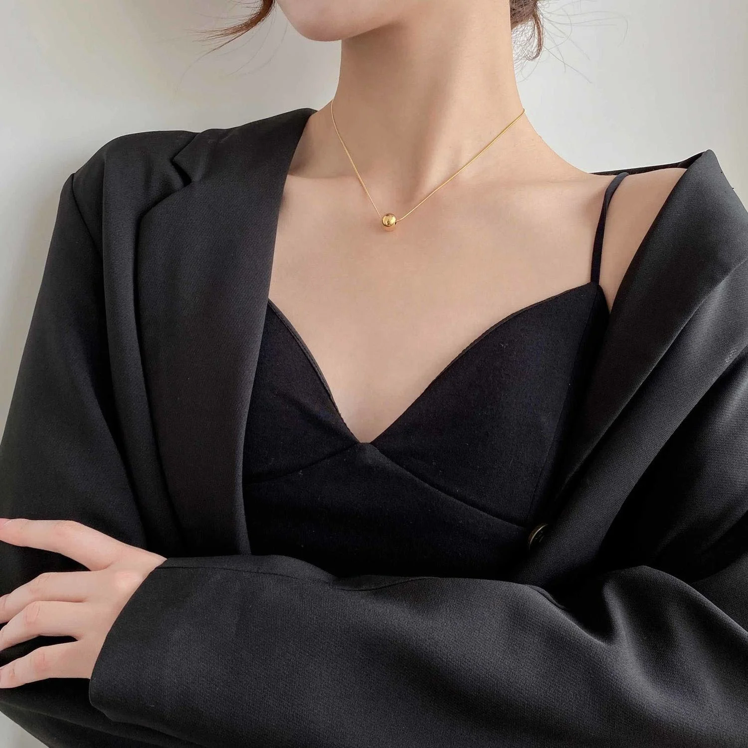 Simple gold bead necklace women's titanium steel colorfast small golden bean clavicle chain jewelry
Simple gold bead necklace women's titanium steel colorfast small golden bean clavicle chain jewelry