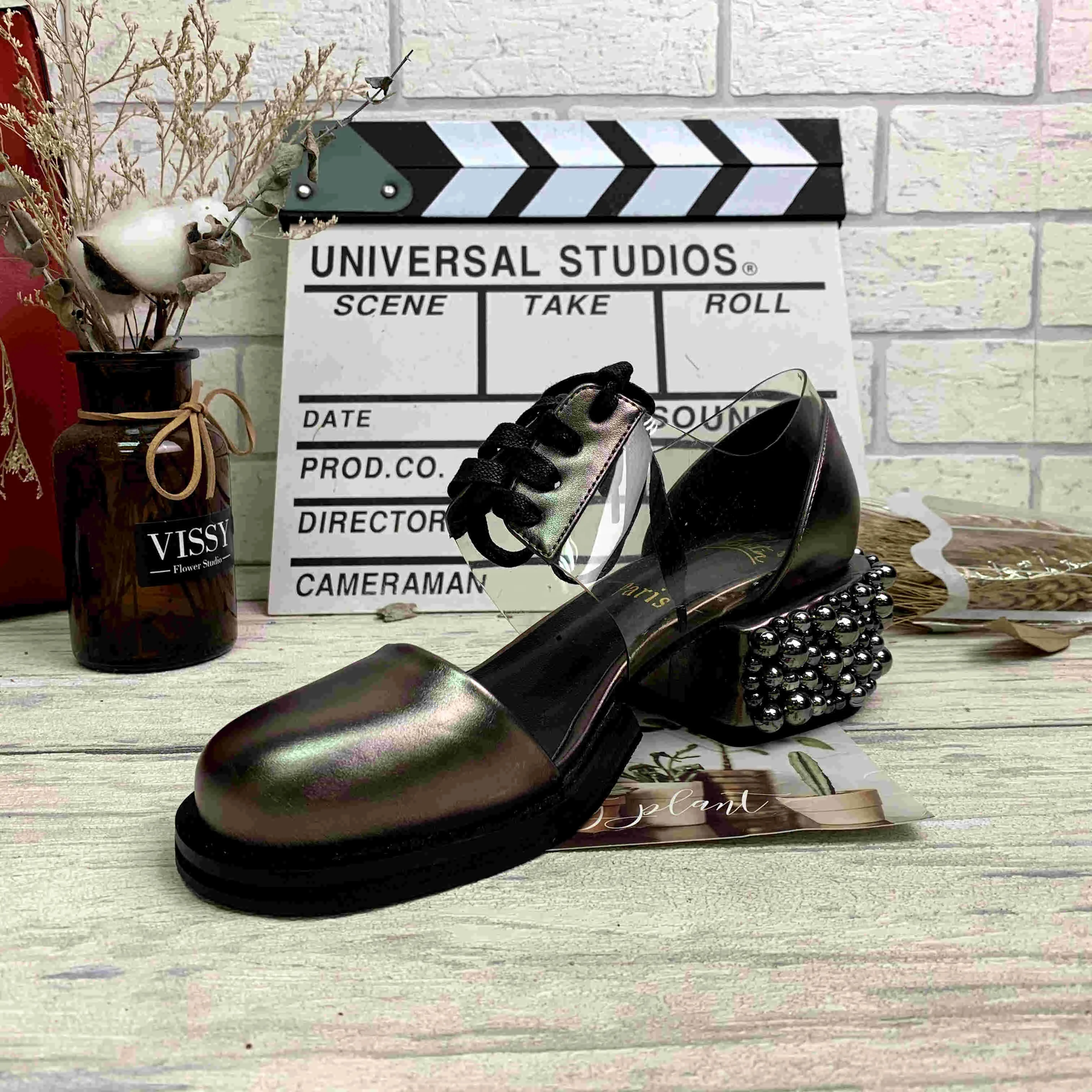 2021 spring new transparent upper lace-up low-heel women's shoes European and American large size wholesale, Brown
2021 spring new transparent upper lace-up low-heel women's shoes European and American large size wholesale, Brown