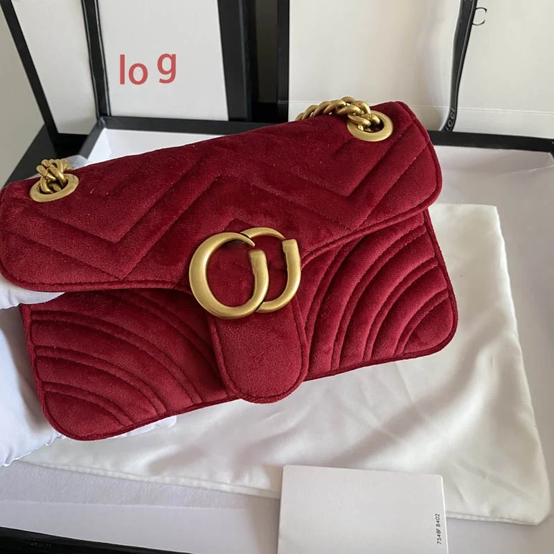 The new version of suede material Luxury fashion shoulder bag Classic flip design, bronze logo Double G hardware Size: 23x14x6cm
The new version of suede material Luxury fashion shoulder bag Classic flip design, bronze logo Double G hardware Size: 23x14x6cm
