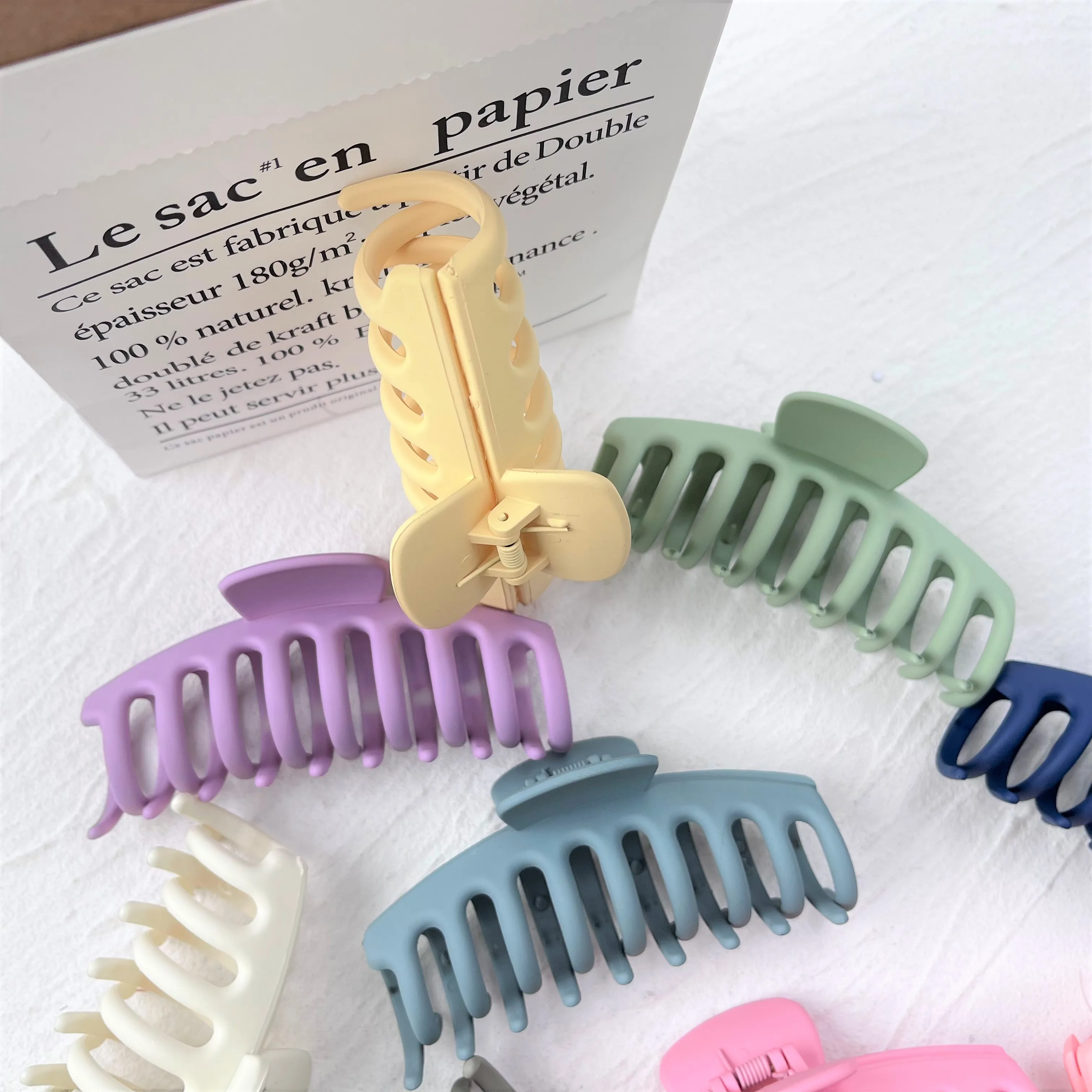 BPHNE Wholesale top sale fashion soft korean large size matte colorful hair claw hair claw clip large 10.5cm
BPHNE Wholesale top sale fashion soft korean large size matte colorful hair claw hair claw clip large 10.5cm