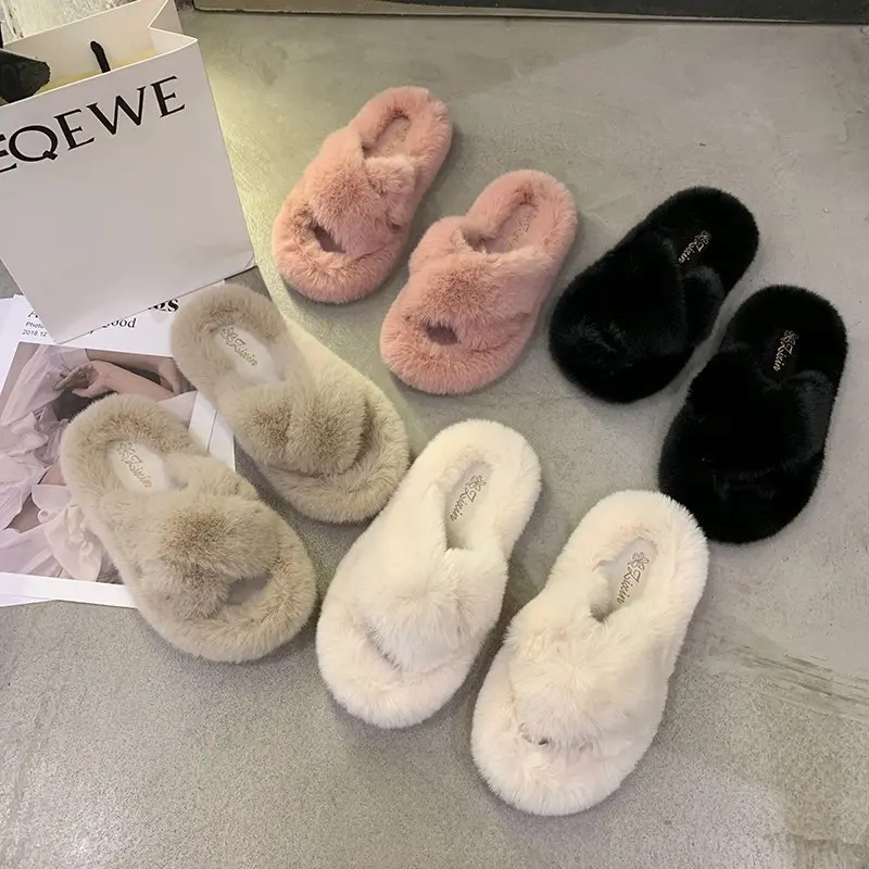 New cross woolen slippers for women wear thickened warm flat slippers in autumn and winter and lazy slippers
New cross woolen slippers for women wear thickened warm flat slippers in autumn and winter and lazy slippers