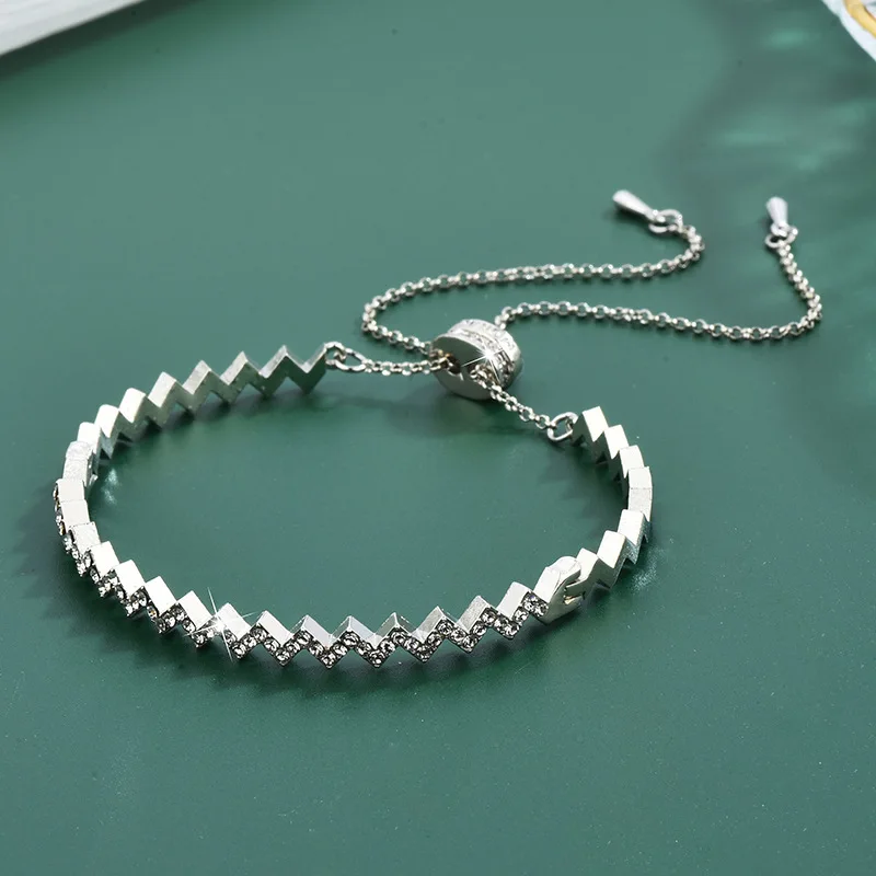 Fashion Trend Diamond Inlaid Wave Toothed Bracelet Adjustable Creative Geometry M Diamond Bracelet Wholesale
Fashion Trend Diamond Inlaid Wave Toothed Bracelet Adjustable Creative Geometry M Diamond Bracelet Wholesale