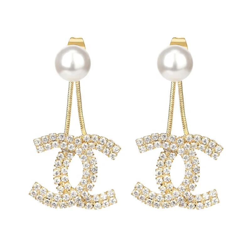 European and American designer style fashion ladies earrings CC letter pearl earrings letter earrings jewelry, Gold silver
European and American designer style fashion ladies earrings CC letter pearl earrings letter earrings jewelry, Gold silver