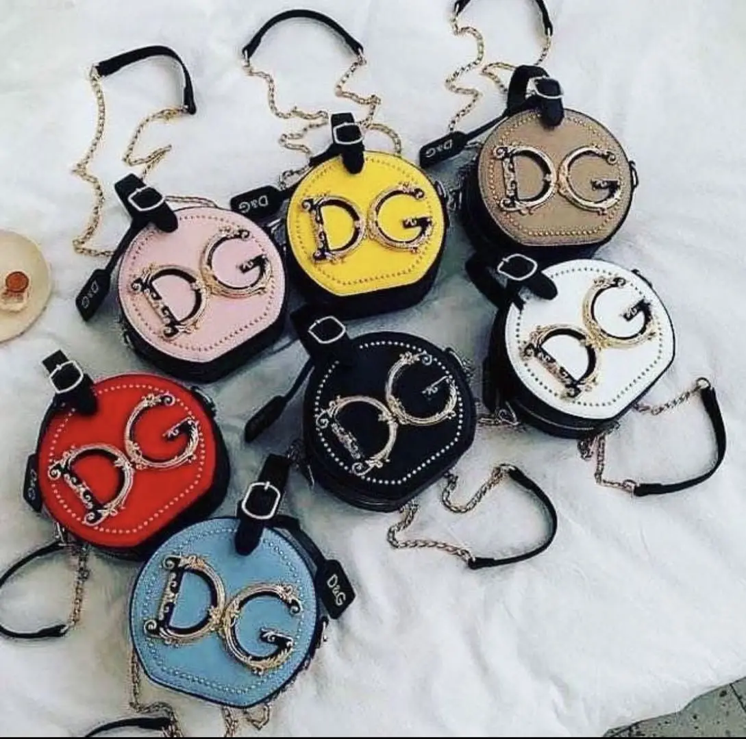 2021 New Personality Handbag Rivet All-match Shoulder Messenger Bag Fashionable Messenger Bags
2021 New Personality Handbag Rivet All-match Shoulder Messenger Bag Fashionable Messenger Bags